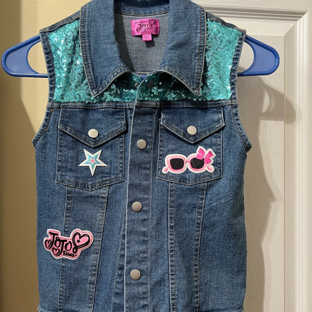 Jojo siwa sequin vest
Size 10/12
Smoke/pet free home
